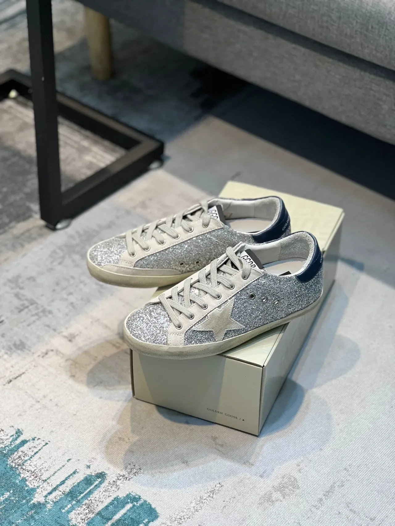 Golden Goose Superstar Plata Brillante Marino Tacón zapatillas lifestyle 7
