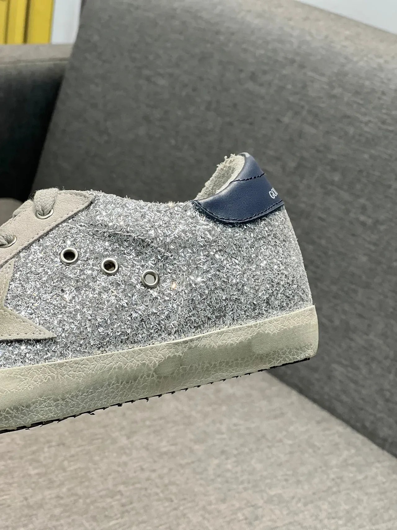 Golden Goose Superstar Plata Brillante Marino Tacón zapatillas lifestyle 8