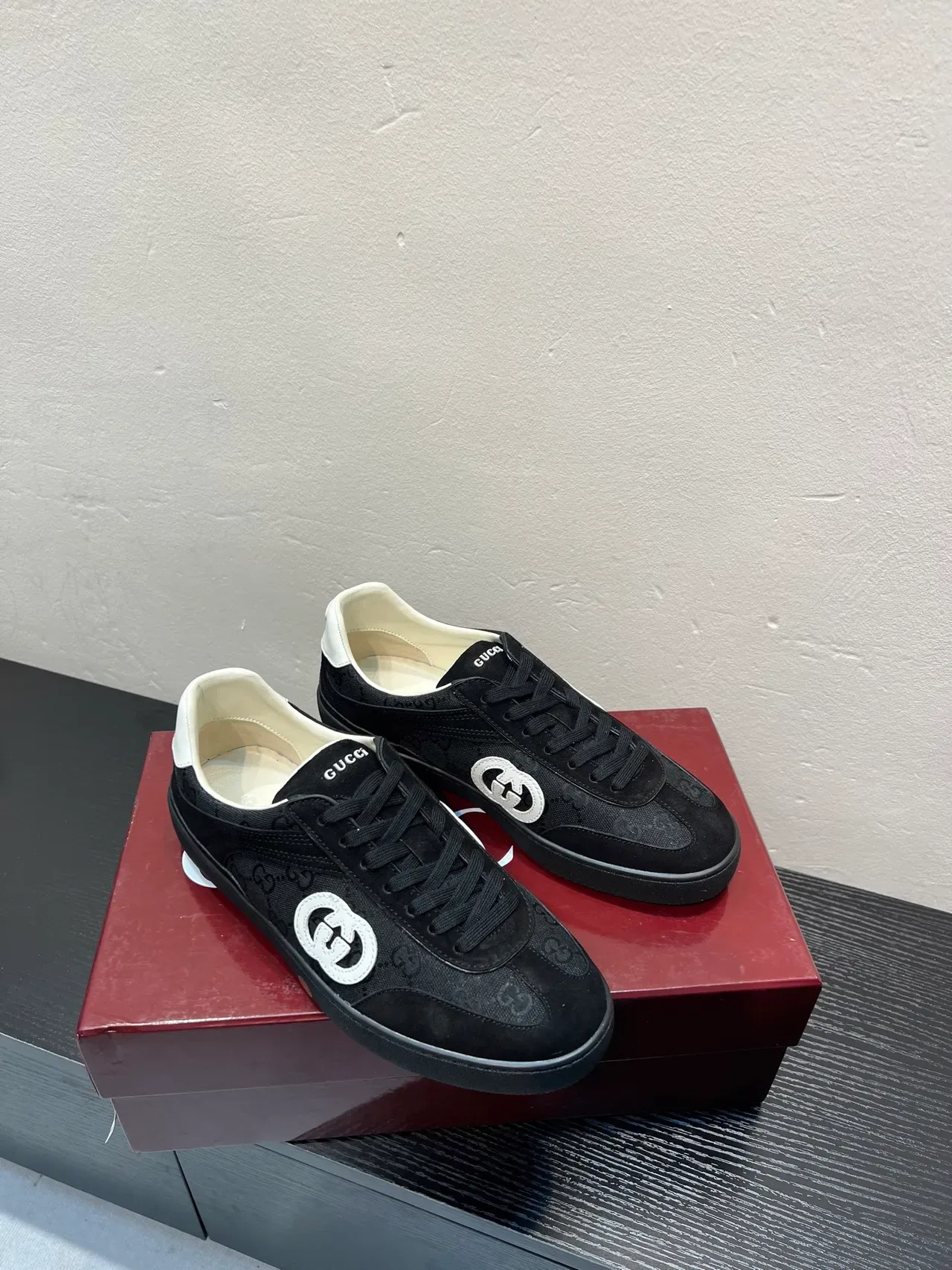 Gucci Ace Zapatillas Lifestyle de Lona y Suede Negro con Monograma 5