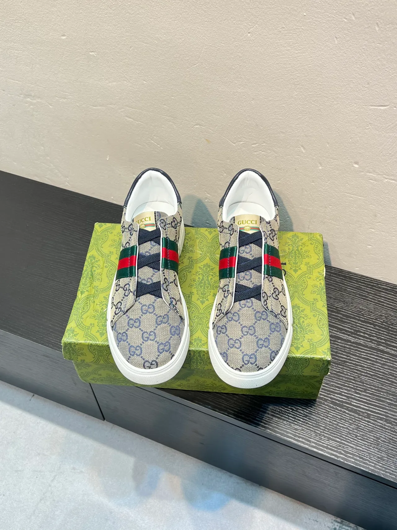 Gucci Ace GG Monogram Web Stripe Slip-On Tênis Lifestyle 2