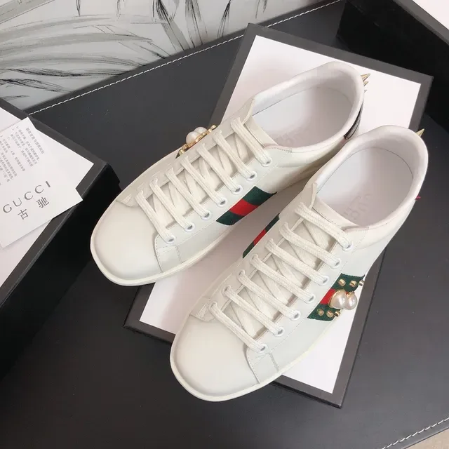 Gucci Ace Spike Pearl White tênis lifestyle 2