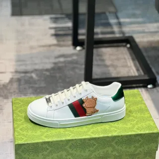 Gucci Ace Zapatilla Blanca Verde Roja Rayas de Red Bordada Oso Estilo de Vida