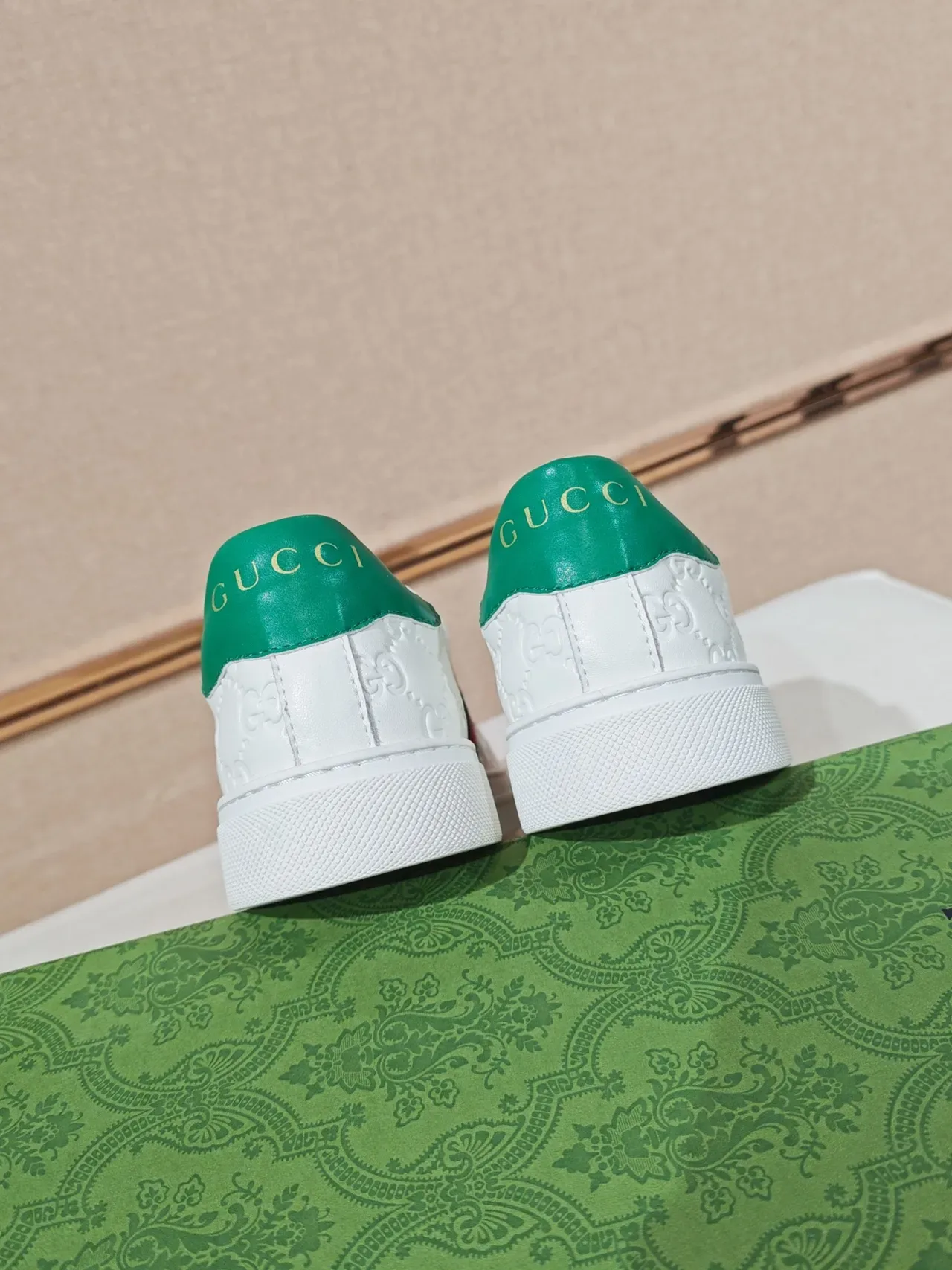 Gucci Ace Chaussures Lifestyle Web Stripe Blanc Vert Rouge 3