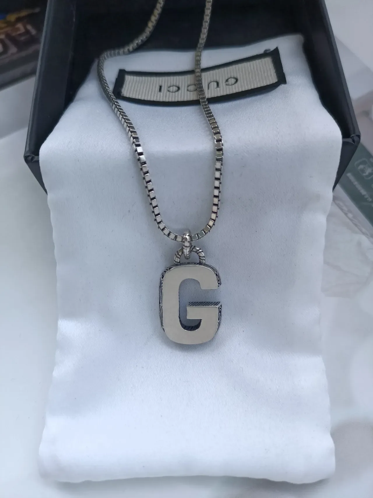 Gucci 字母 A 银色盒链吊坠项链 5