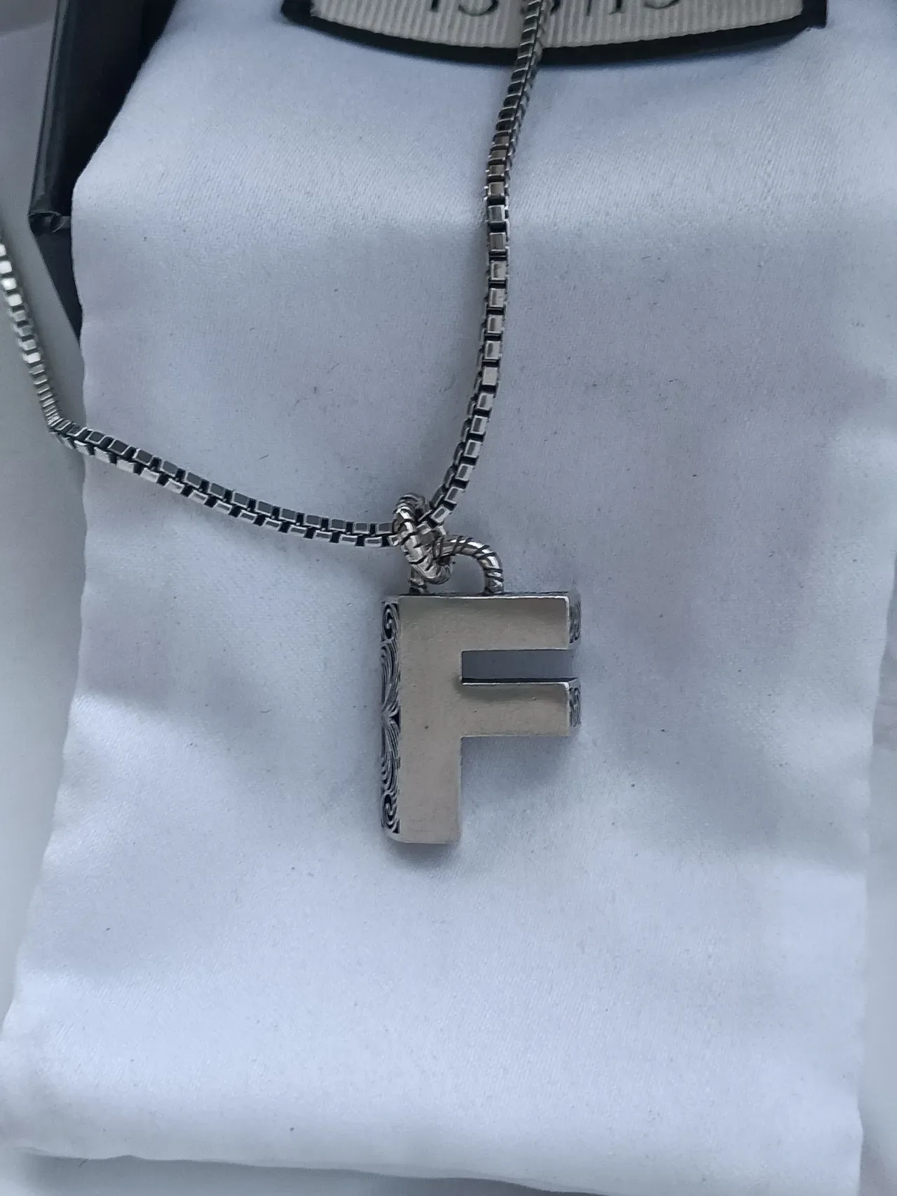 Gucci 字母 A 银色盒链吊坠项链 6