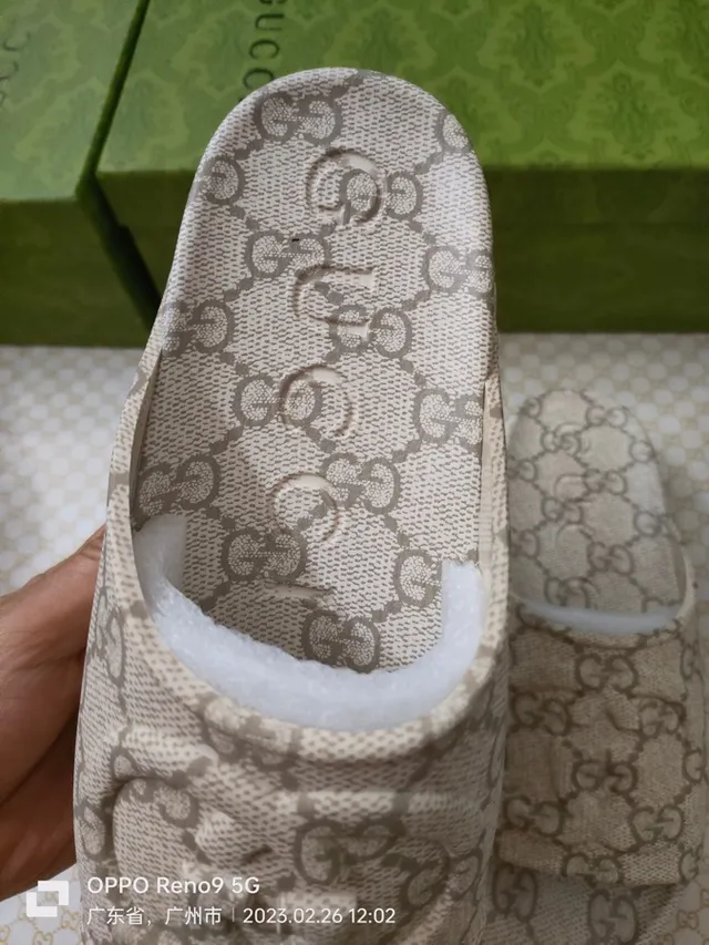 Gucci بيج بني GG Monogram كانفاس مطرز تفاصيل اللوجو نعال 4