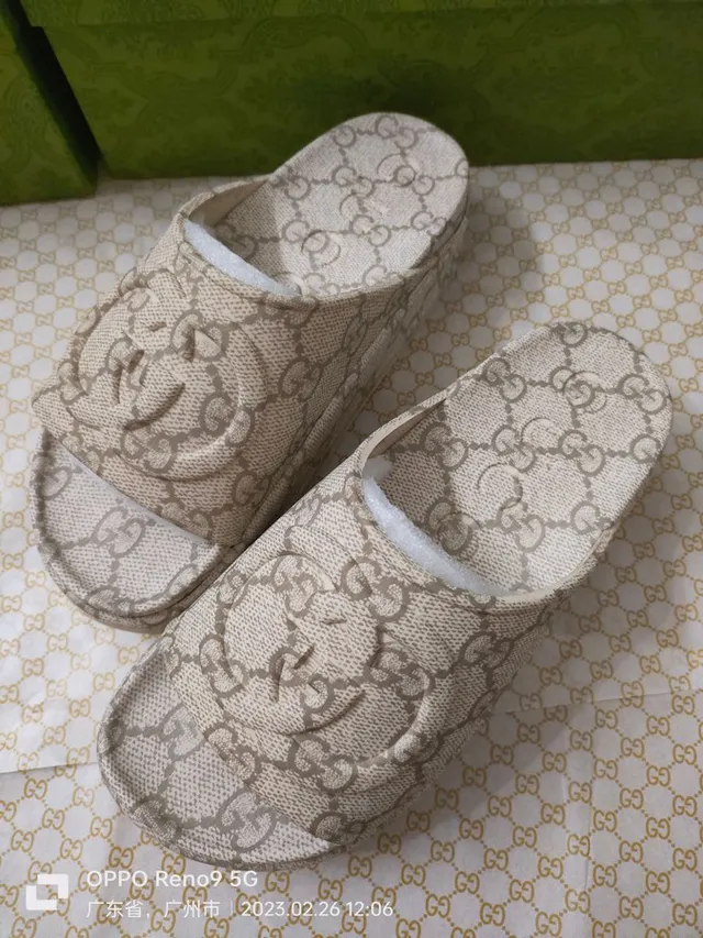 Gucci بيج بني GG Monogram كانفاس مطرز تفاصيل اللوجو نعال 7
