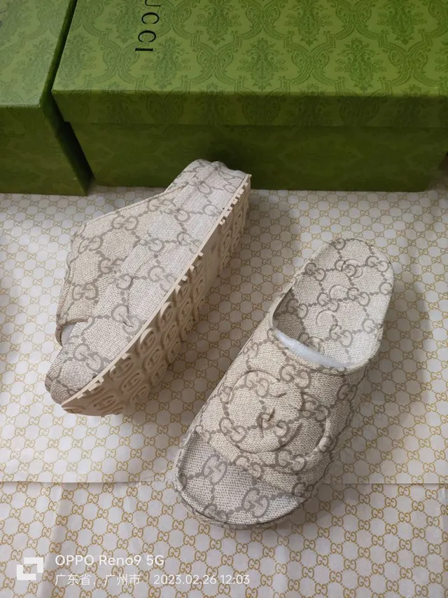 Gucci بيج بني GG Monogram كانفاس مطرز تفاصيل اللوجو نعال 8