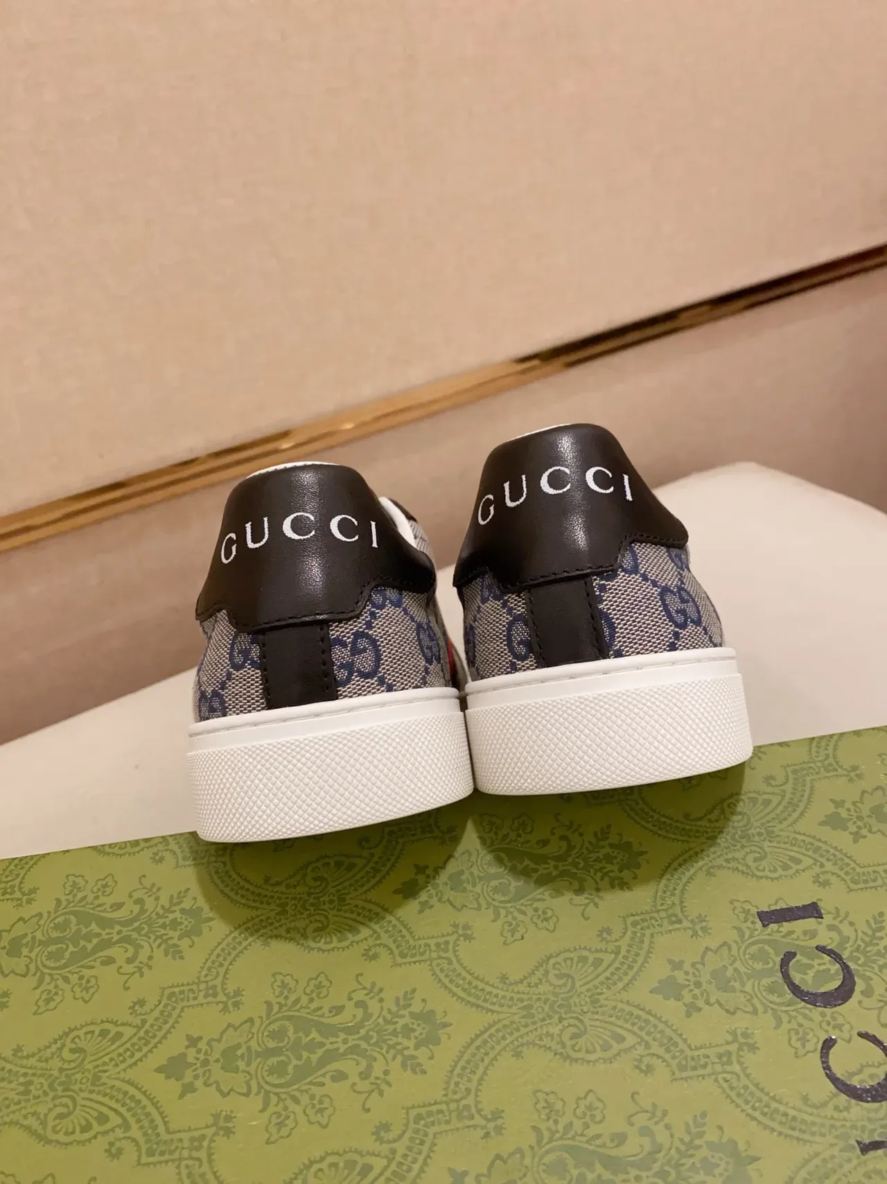 Gucci 米色海军 GG Supreme Canvas Web Stripe Accent 生活方式运动鞋 2