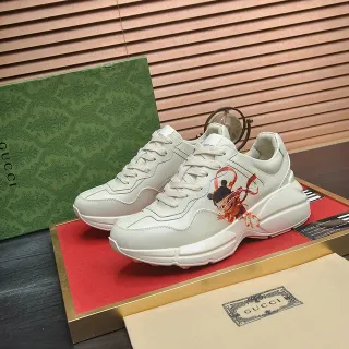 Gucci বেইজ লাল সোল প্যানেলড লেদার আপার চাঙ্কি স্নিকার