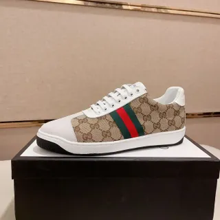 Gucci beige y blanco GG Monogram lienzo acento de raya web zapatillas lifestyle