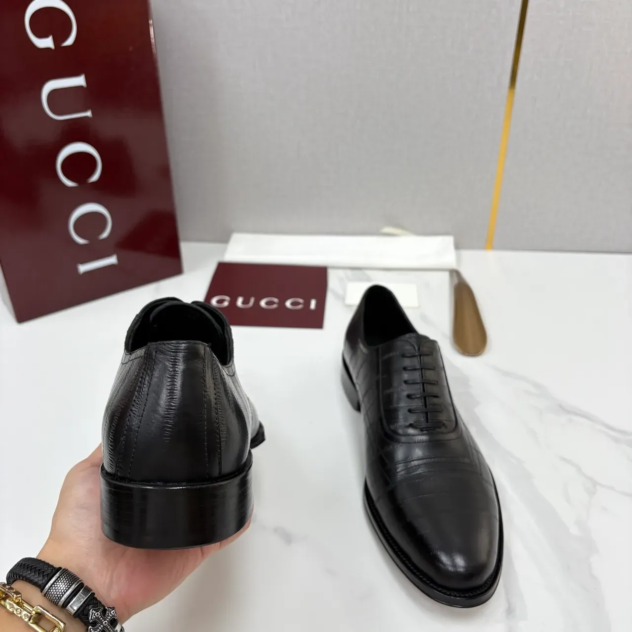 Gucci Zapatos Derby Negros con estampado de cocodrilo 3