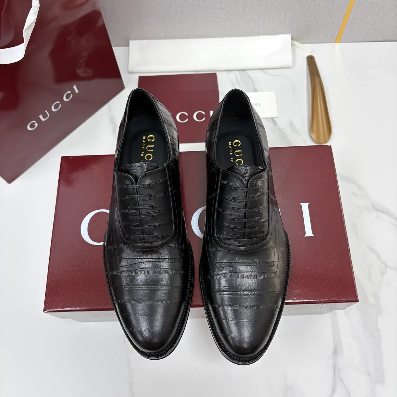 Gucci Zapatos Derby Negros con estampado de cocodrilo 5