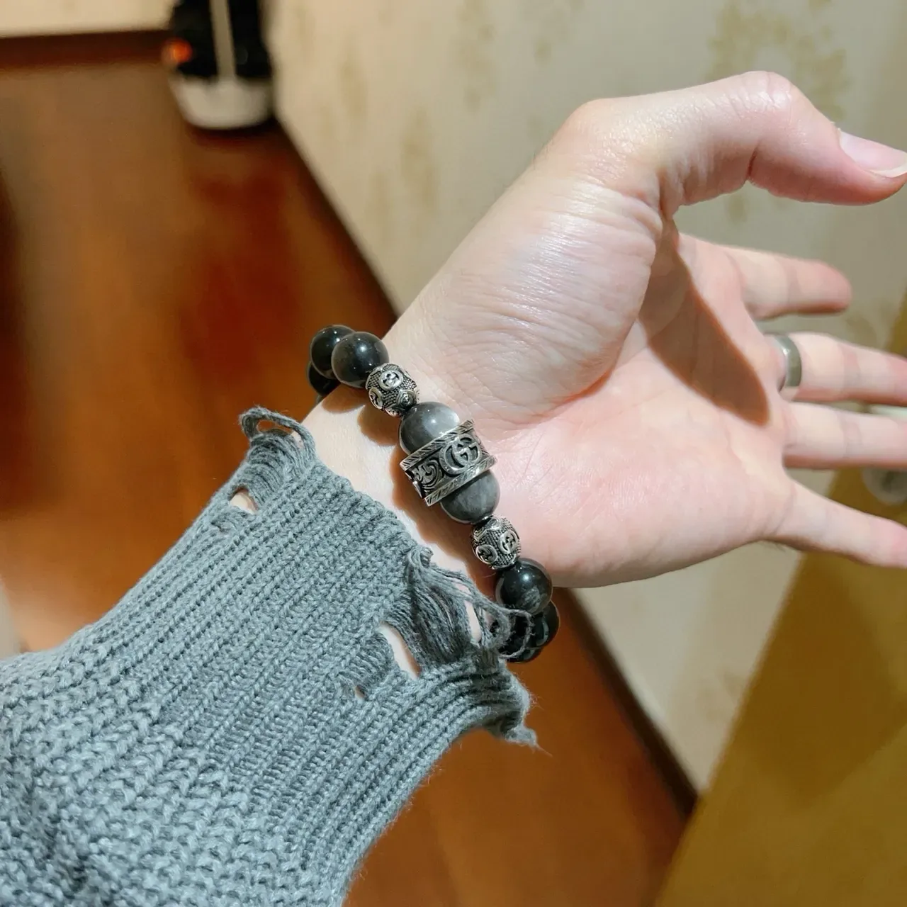 Gucci Bracelet Noir Gris Perles Charms Métalliques 7