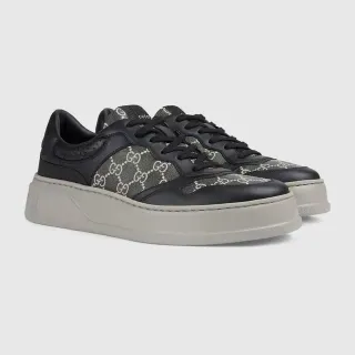 Gucci Zapatillas Lifestyle Negros y Grises con Suela de Plataforma e Impresión Monograma Textil