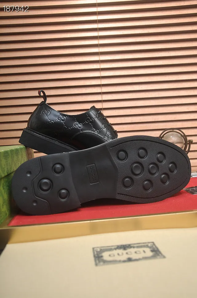 Gucci Chaussures Oxford Noir et Rouge en Cuir Poli à Cap-Toe 2