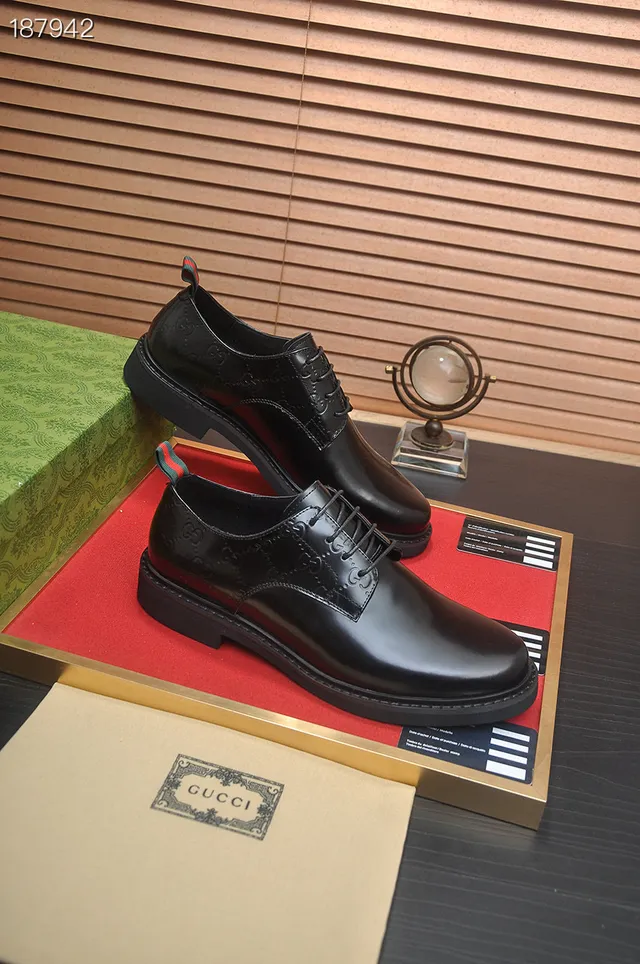 Gucci Chaussures Oxford Noir et Rouge en Cuir Poli à Cap-Toe 6