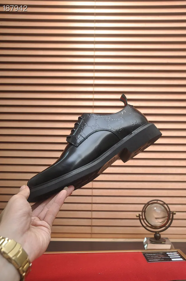 Gucci Chaussures Oxford Noir et Rouge en Cuir Poli à Cap-Toe 7