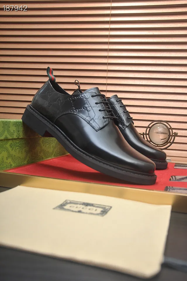 Gucci Chaussures Oxford Noir et Rouge en Cuir Poli à Cap-Toe 8