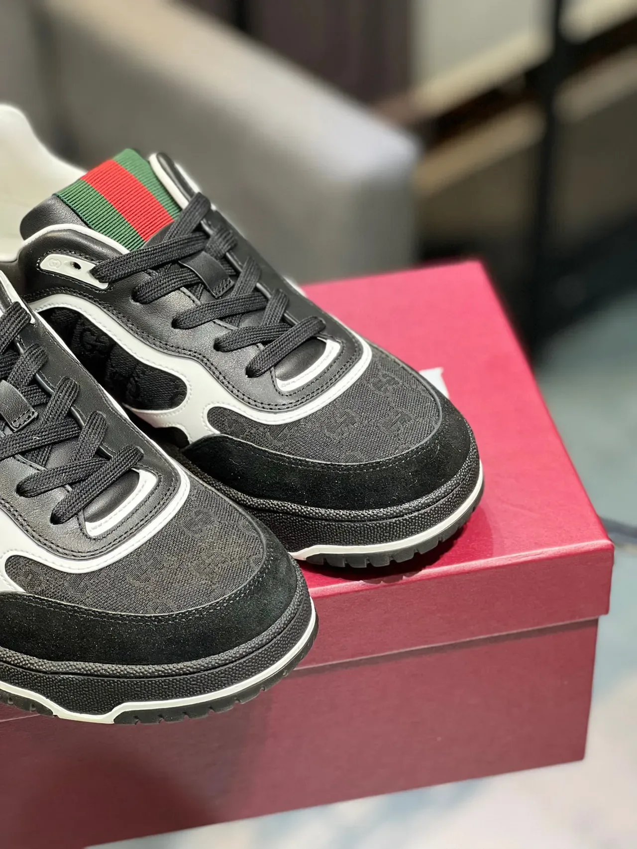 Gucci Negro Blanco GG Monogram Lona Superior Franja Roja-Verde Cuello Lifestyle Sneakers 4