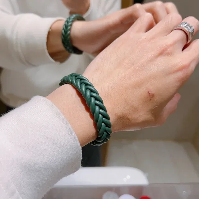 Bracelet Gucci en Cuir Vert Tressé avec Fermoir Magnétique 8