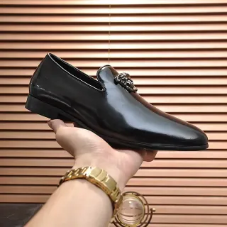 Gucci Dionysus Loafer Negro Plata Cuero Patent Brillante Adorno Cabeza León Metal Loafer