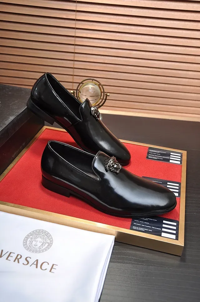 Gucci Dionysus Loafer أسود فضي جلد لامع براق نقشة رأس أسد معدني Loafer 5