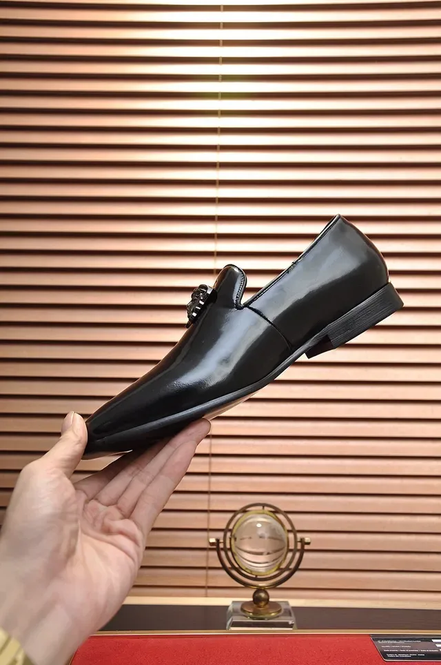 Gucci Dionysus Loafer أسود فضي جلد لامع براق نقشة رأس أسد معدني Loafer 6