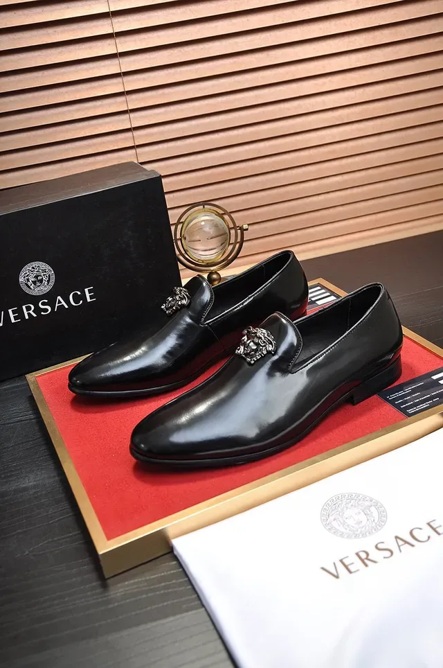 Gucci Dionysus Loafer أسود فضي جلد لامع براق نقشة رأس أسد معدني Loafer 7