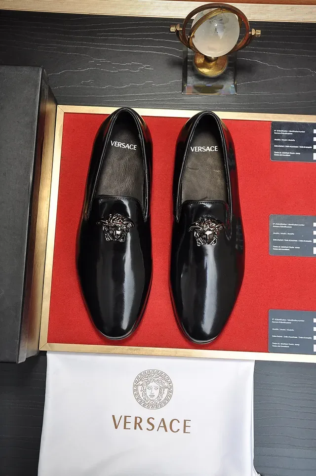 Gucci Dionysus Loafer أسود فضي جلد لامع براق نقشة رأس أسد معدني Loafer 9