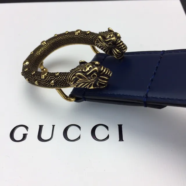 حزام جلدي Gucci Dionysus بحلقة بحرية وذهبية مزخرف برأس أسد مزخرف إطار بيضاوي مدبب 3