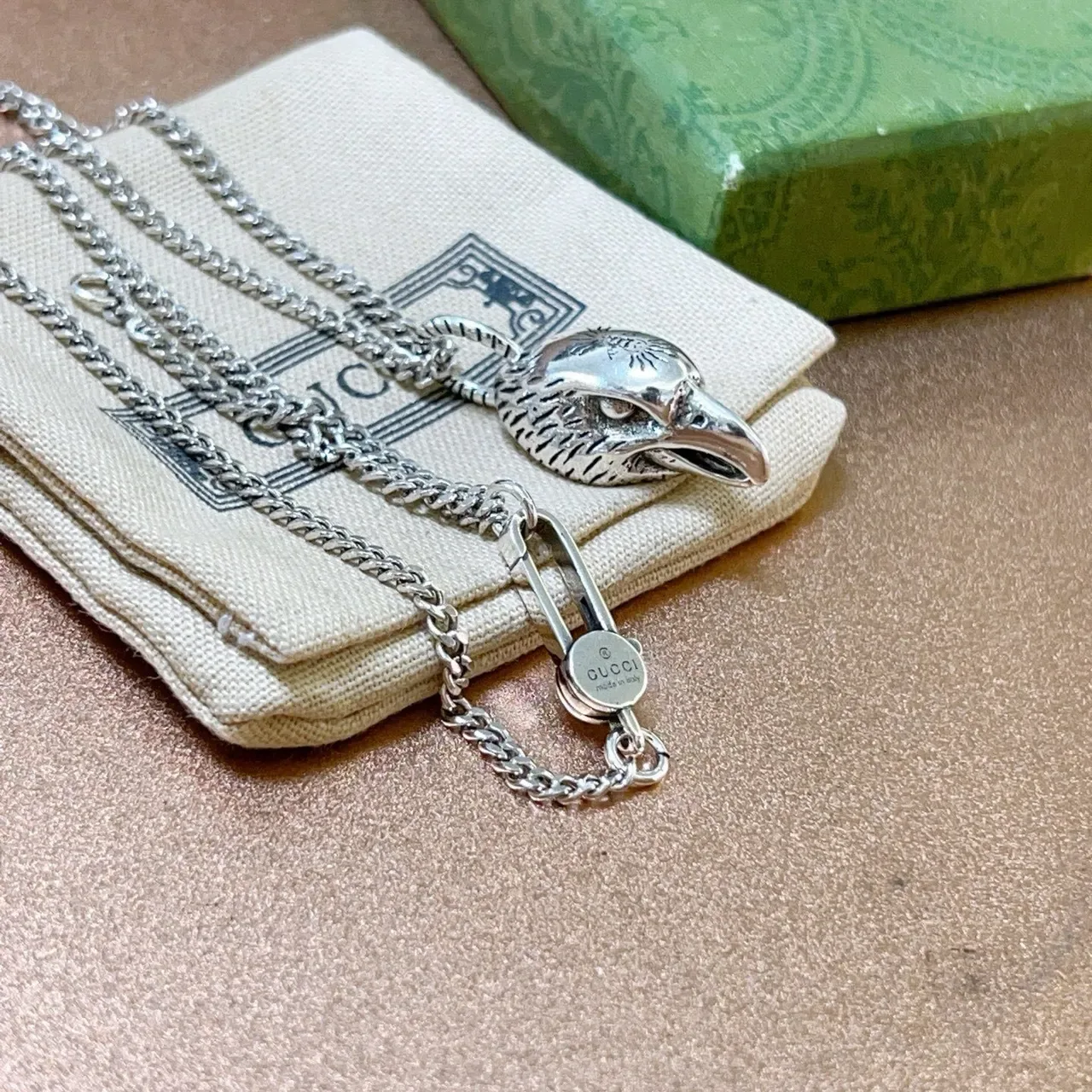 Gucci Pendentif Tête d'Aigle Chaîne Curb Argent 6