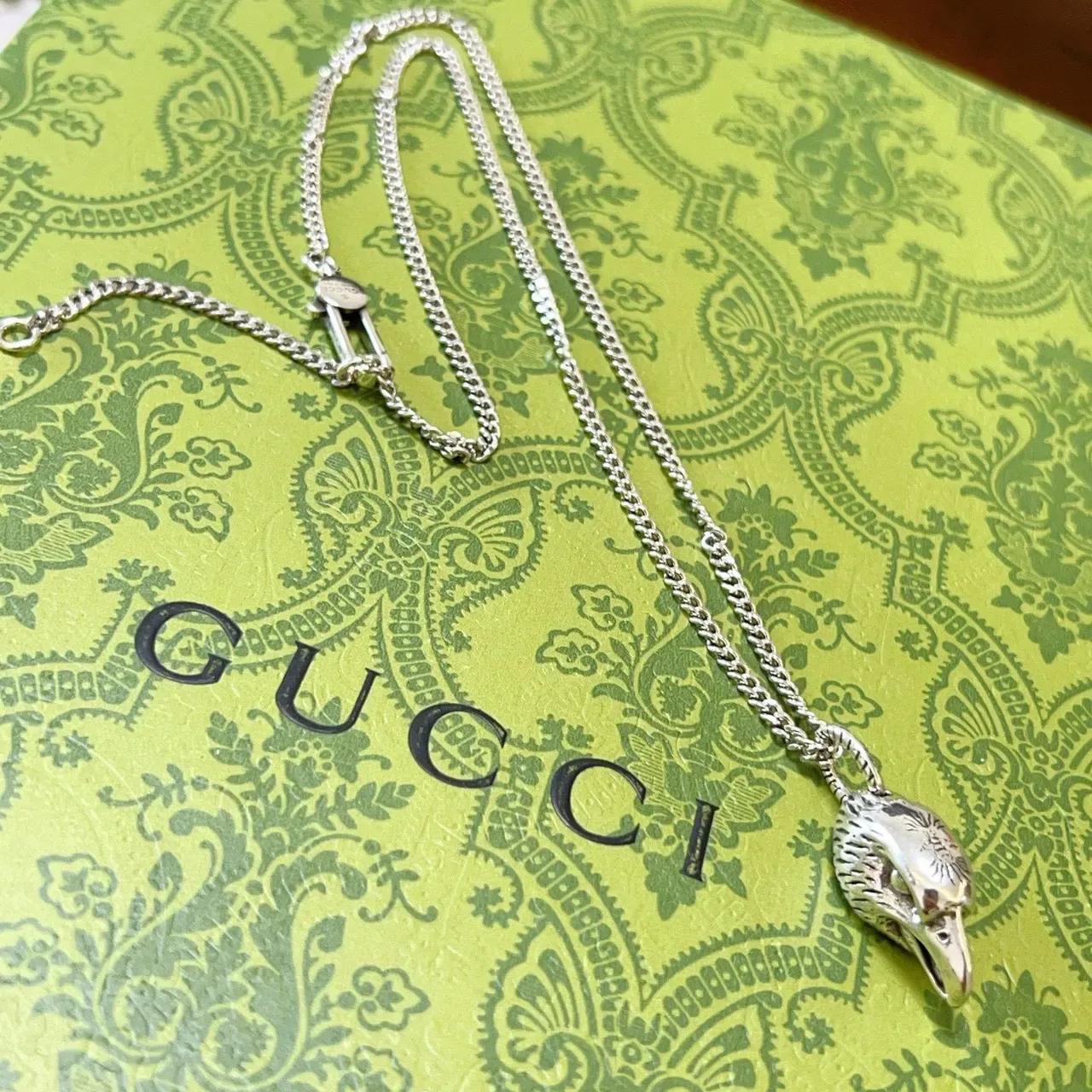 Gucci Pendentif Tête d'Aigle Chaîne Curb Argent 7