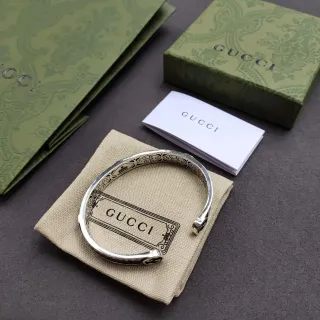 Gucci سوار مفتوح منقوش