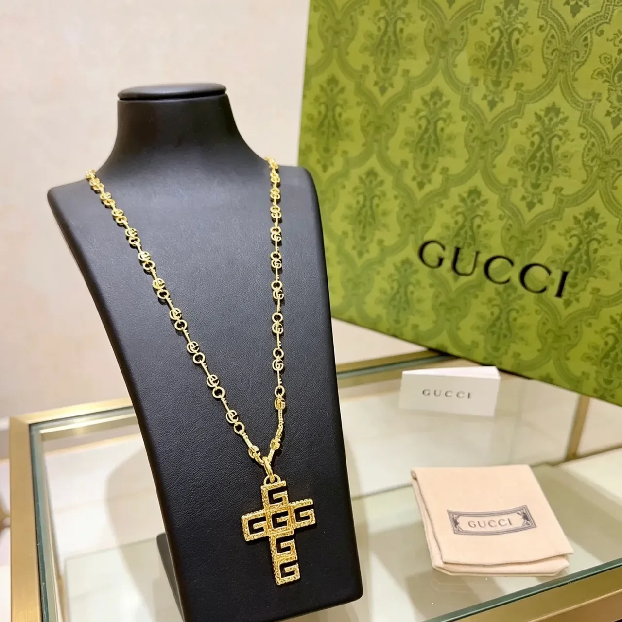 Gucci GG Pendentif Croix Chaîne Gold-Tone 8