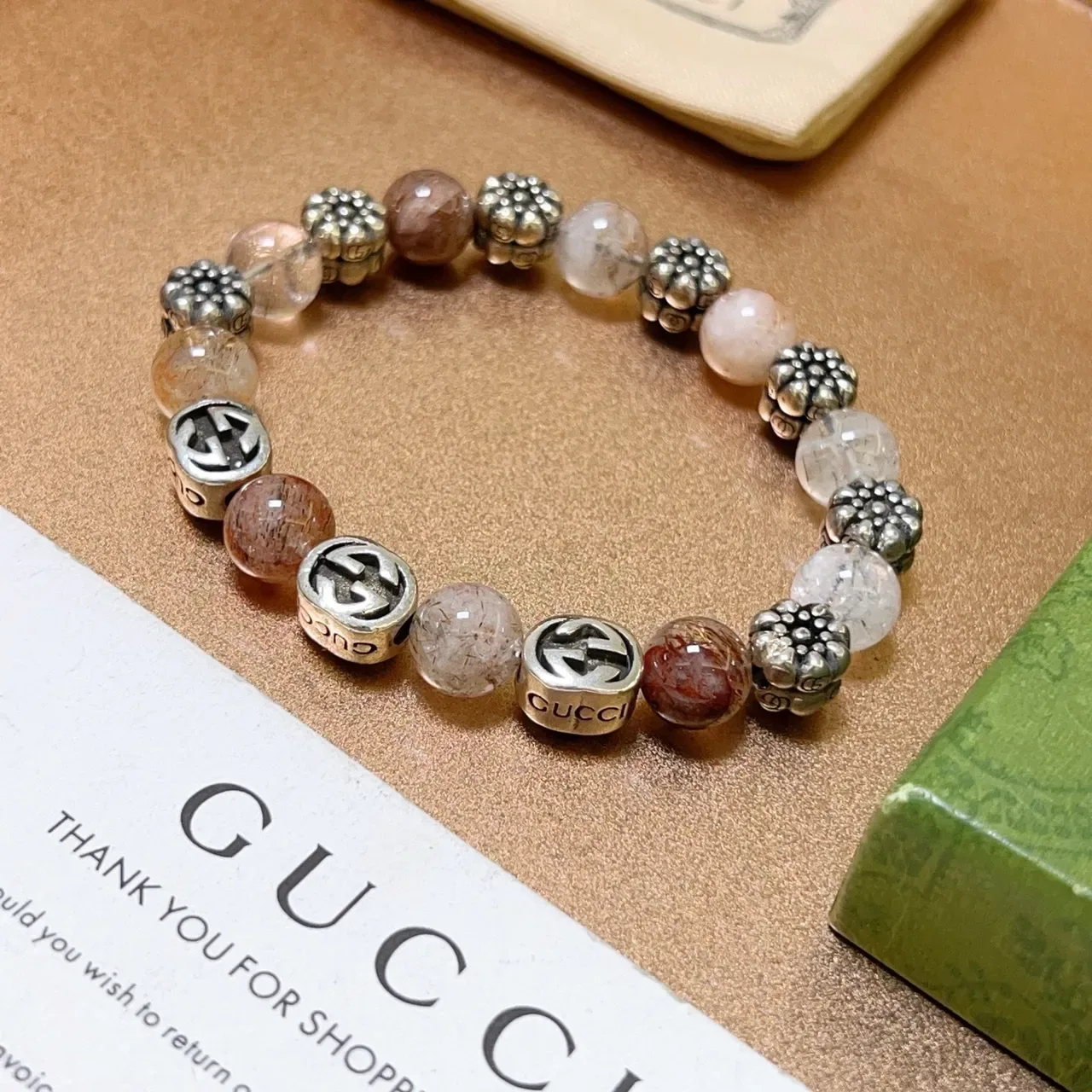 Gucci GG Marmont سوارة بني فضي خرز متشابك شعار 9