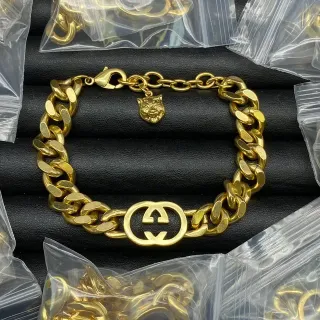 Gucci GG Marmont Cadena Curb de Oro con Logo Interlocking G Pulsera