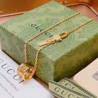Gucci GG Marmont সোনালি ঘূর্ণনশীল পেন্ডেন্ট হার