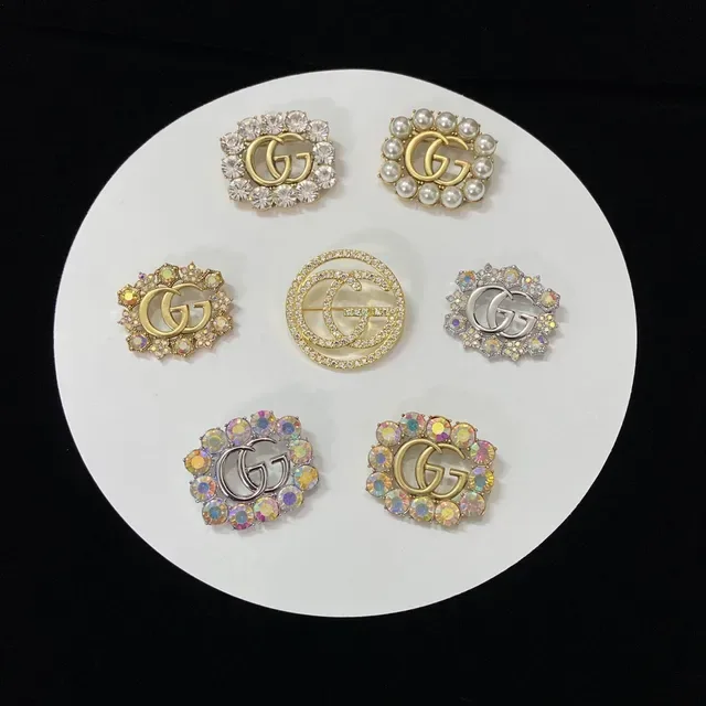 Gucci GG Marmont Interlocking G मोती और क्रिस्टल ब्रोच 4