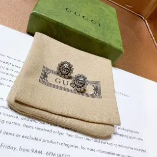 Gucci GG Marmont Pavé Crystal Interlocking G أقراط دبوسية