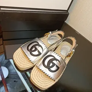 Gucci GG Marmont فضي معدني GG Logo إسبادريل كاجوال صندل