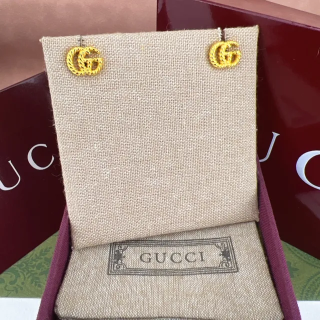 Gucci GG Marmont मोड़ी रस्सी लॉक G स्टड ईयररिंग्स 6
