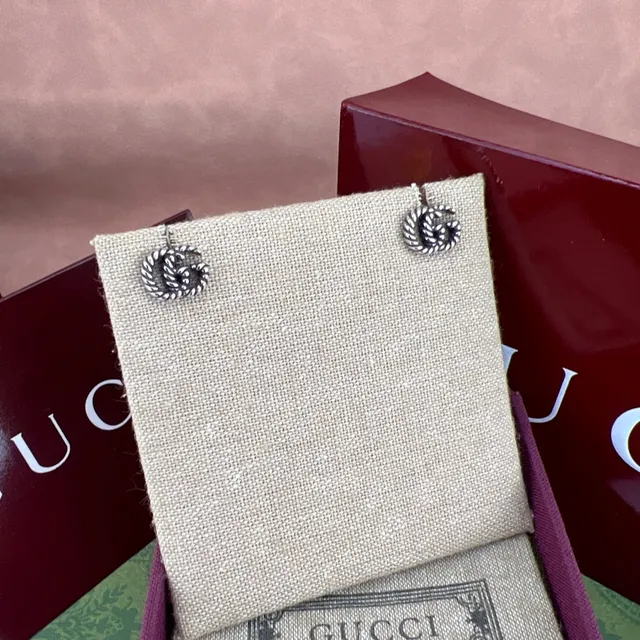 Gucci GG Marmont मोड़ी रस्सी लॉक G स्टड ईयररिंग्स 7
