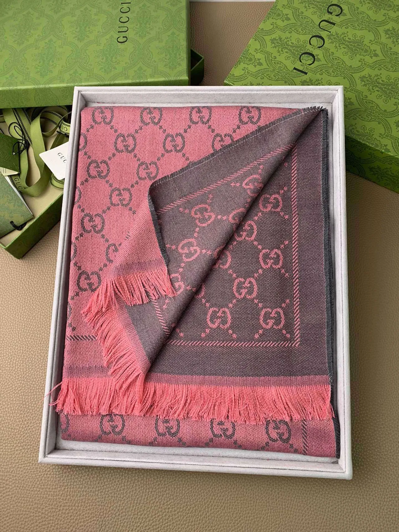 Gucci GG Monogram 石墨色和粉色羊绒围巾 7