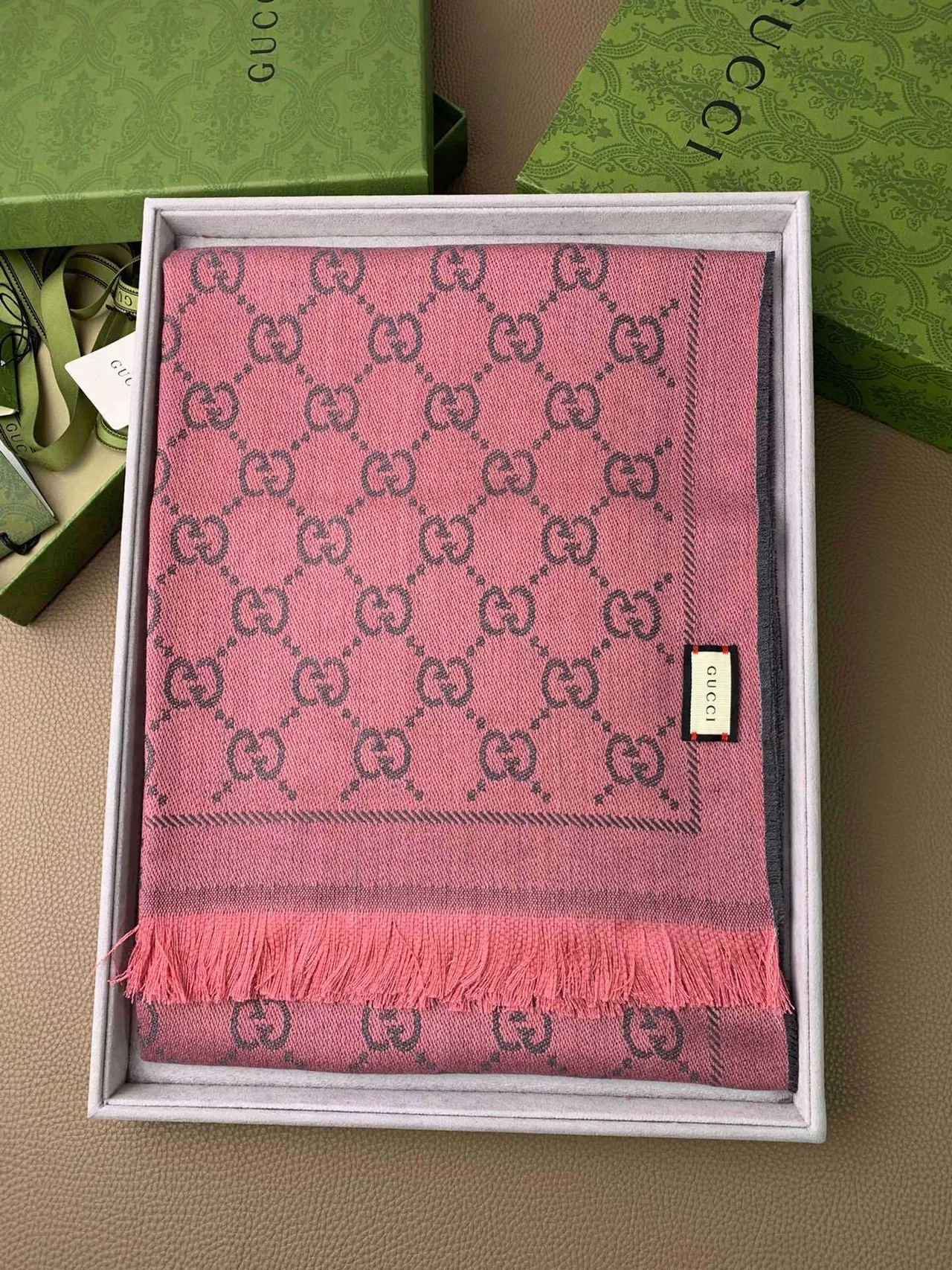Gucci GG Monogram 石墨色和粉色羊绒围巾 8