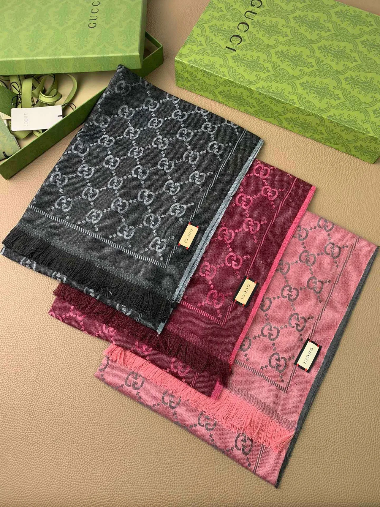 Gucci GG Monogram 石墨色和粉色羊绒围巾 9