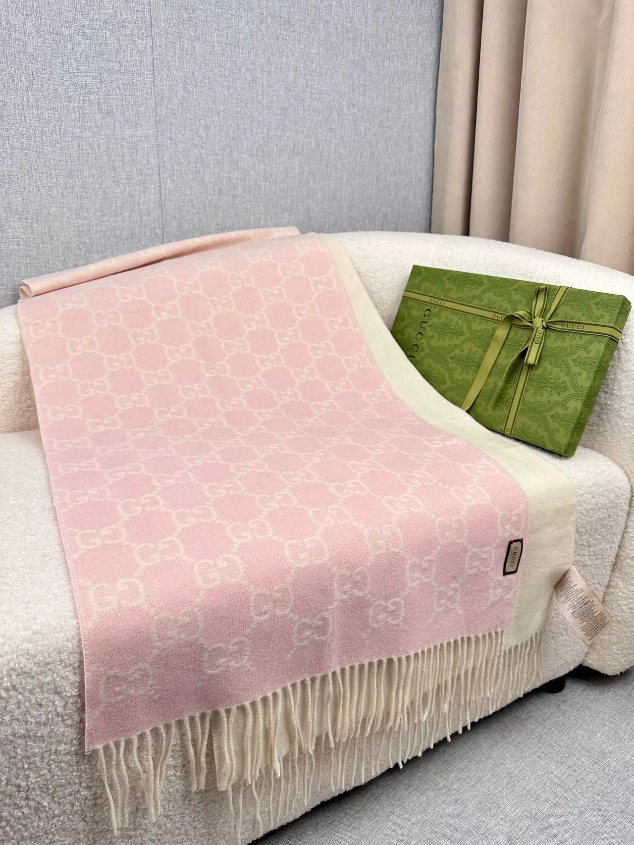 Gucci GG Monogram Rosa Bege Tecido Jacquard Motivo Interlocking Cachecol de Cashmere 6
