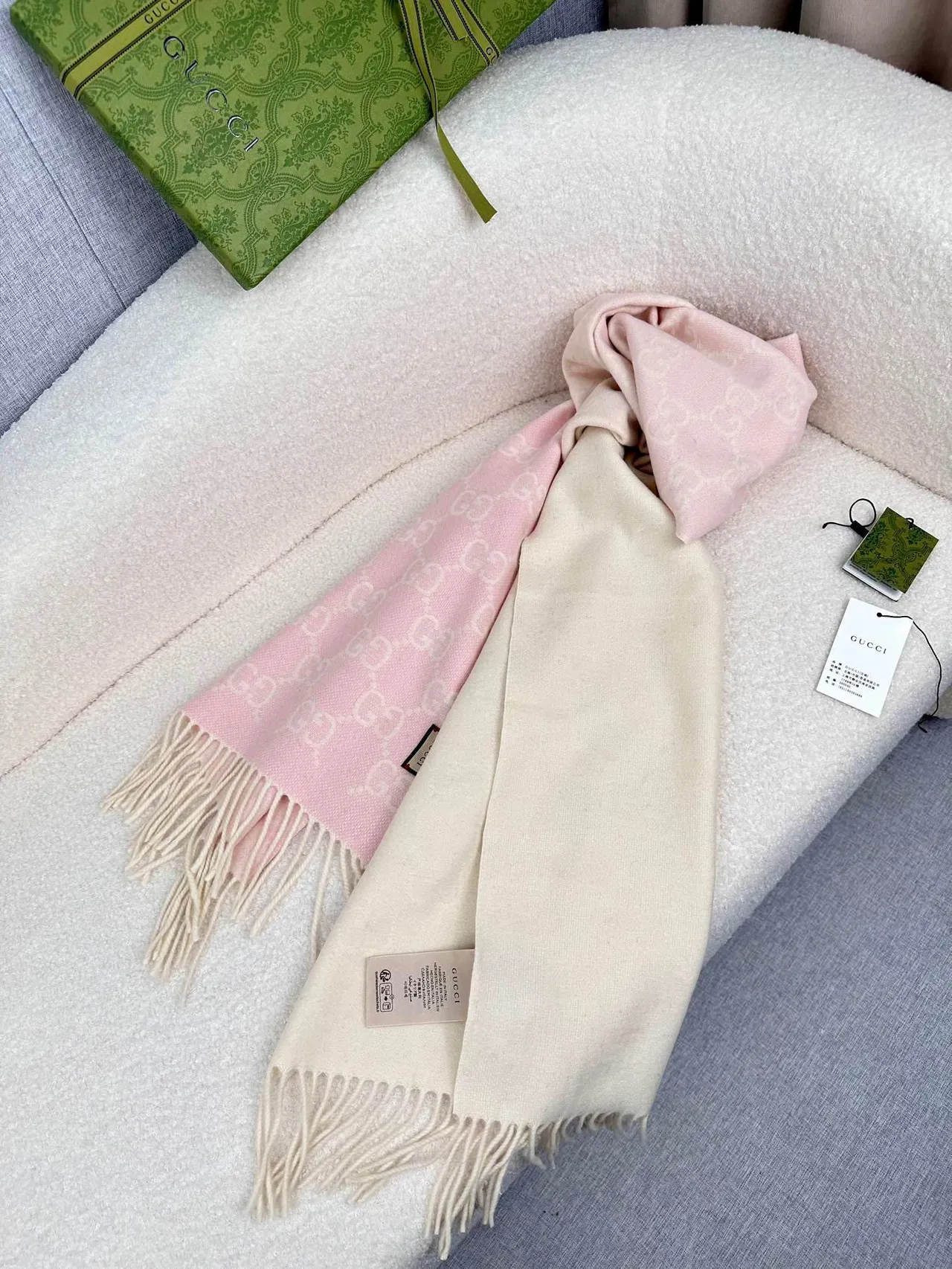 Gucci GG Monogram Rosa Bege Tecido Jacquard Motivo Interlocking Cachecol de Cashmere 8