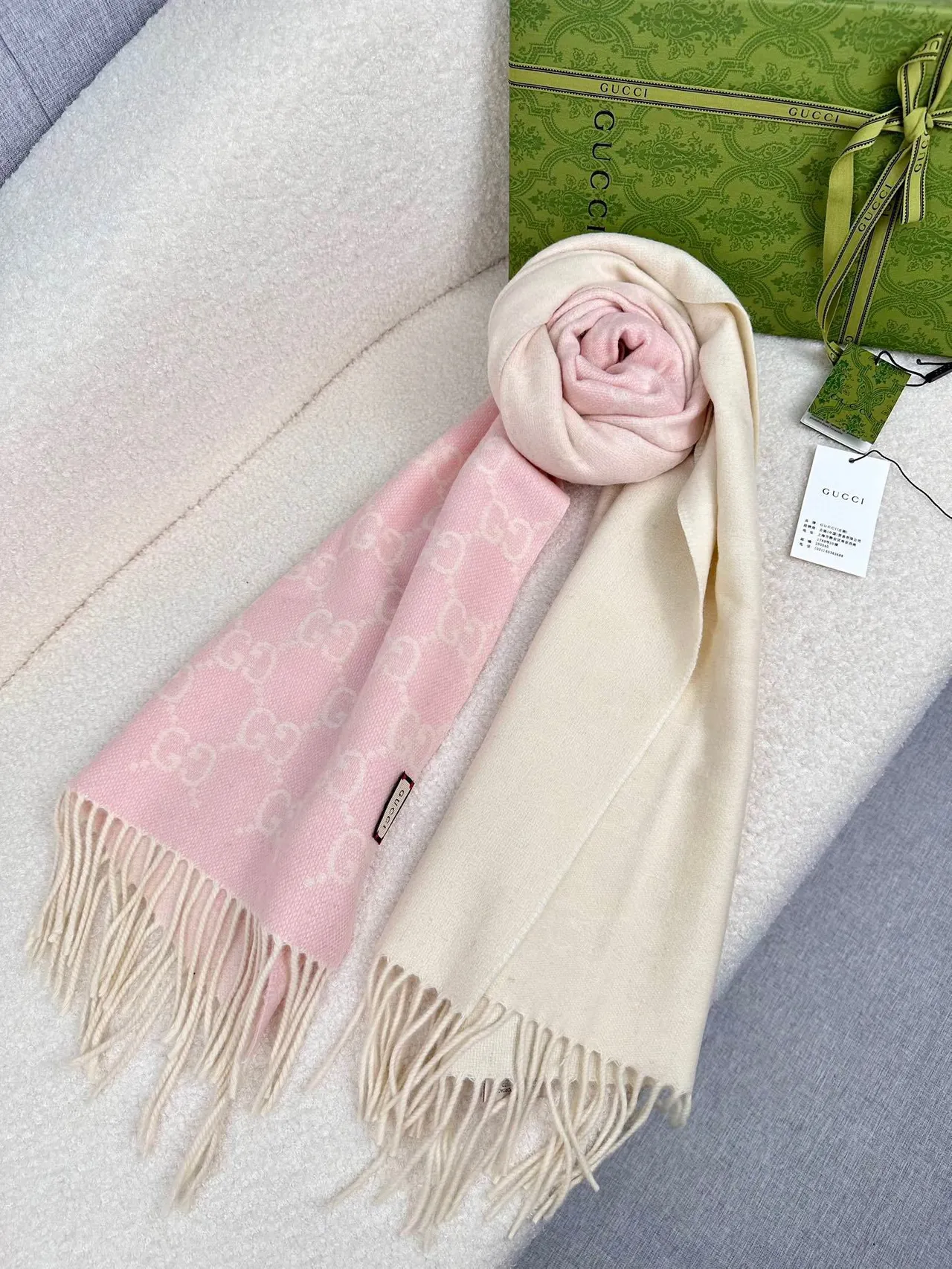 Gucci GG Monogram Rosa Bege Tecido Jacquard Motivo Interlocking Cachecol de Cashmere 9