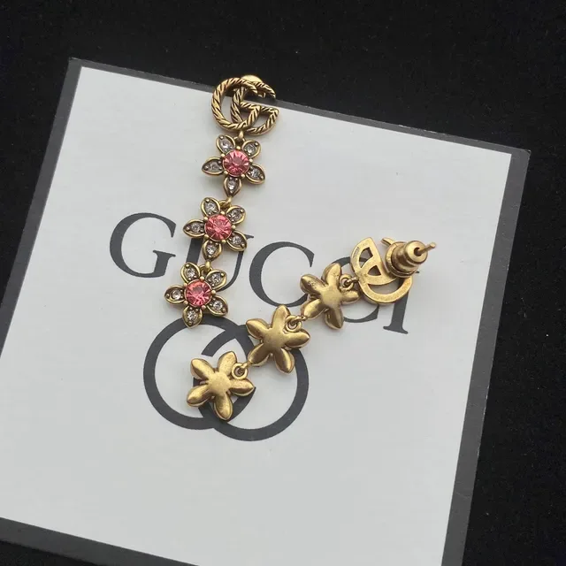 قلادة Gucci ذهبية وردية ملتوية GG Links زهور كريستال 4